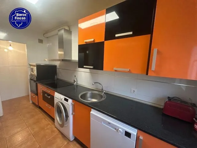 **se vende adosado en ardoncino, León** — 6