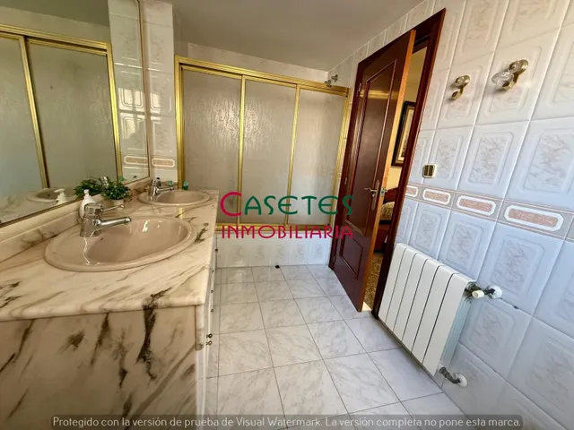 AMPLIA VIVIENDA CON PLAZA GARAJE DOBLE-CERRADA. — 20