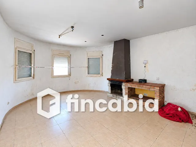 Casa independiente para reformar con jardín y garaje en Maçanet de la Selva — 28