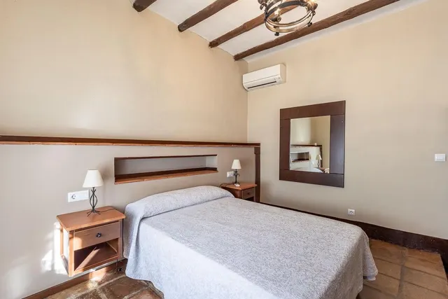 **NEGOCIO CONSOLIDADO DE EVENTOS Y ALOJAMIENTO TURÍSTICO EN UNA ESPECTACULAR FINCA ANDALUZA CERCA DE GRANADA** — 16
