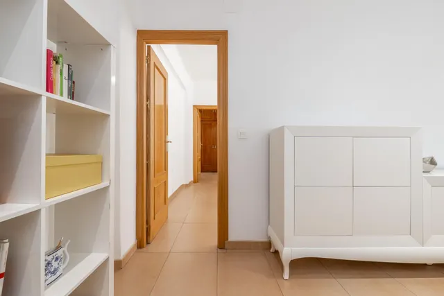 Piso de 87 m2 con 3 dormitorios en Pedro Antonio de Alarcón 27, junto a Recogidas — 31
