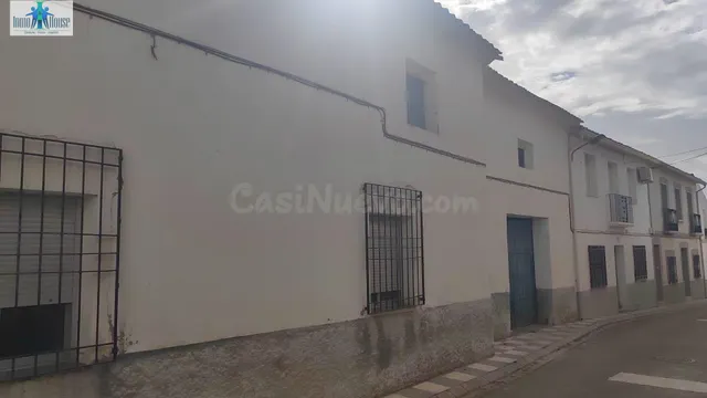 SE VENDE CASA DE PUEBLO -- LEZUZA - foto 2