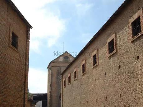 6500 M2 DE CONTRUCCION EN UN RECINTO DE 12000 M2 DE PARCELA. — 9