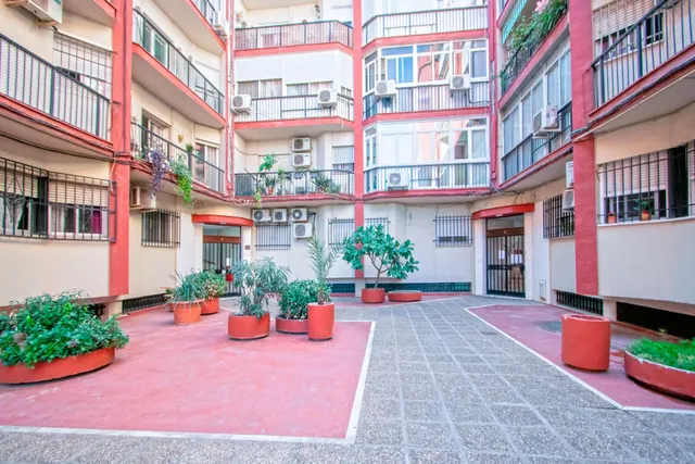 Bonito piso próximo a Santa Justa con terraza y ascensor. — 17