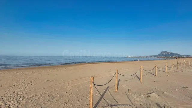 Casa adosada con jardín privado a solo 50 metros de la playa - foto 2