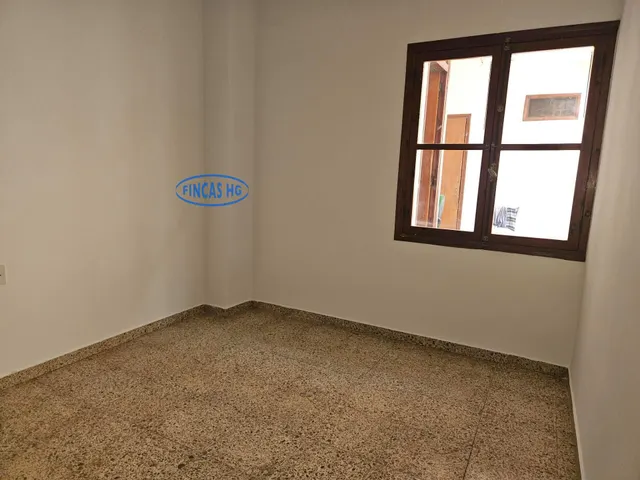 Amplia vivienda de 159 m2 con cinco dormitorios – Los Ángeles / límite San Blas — 9