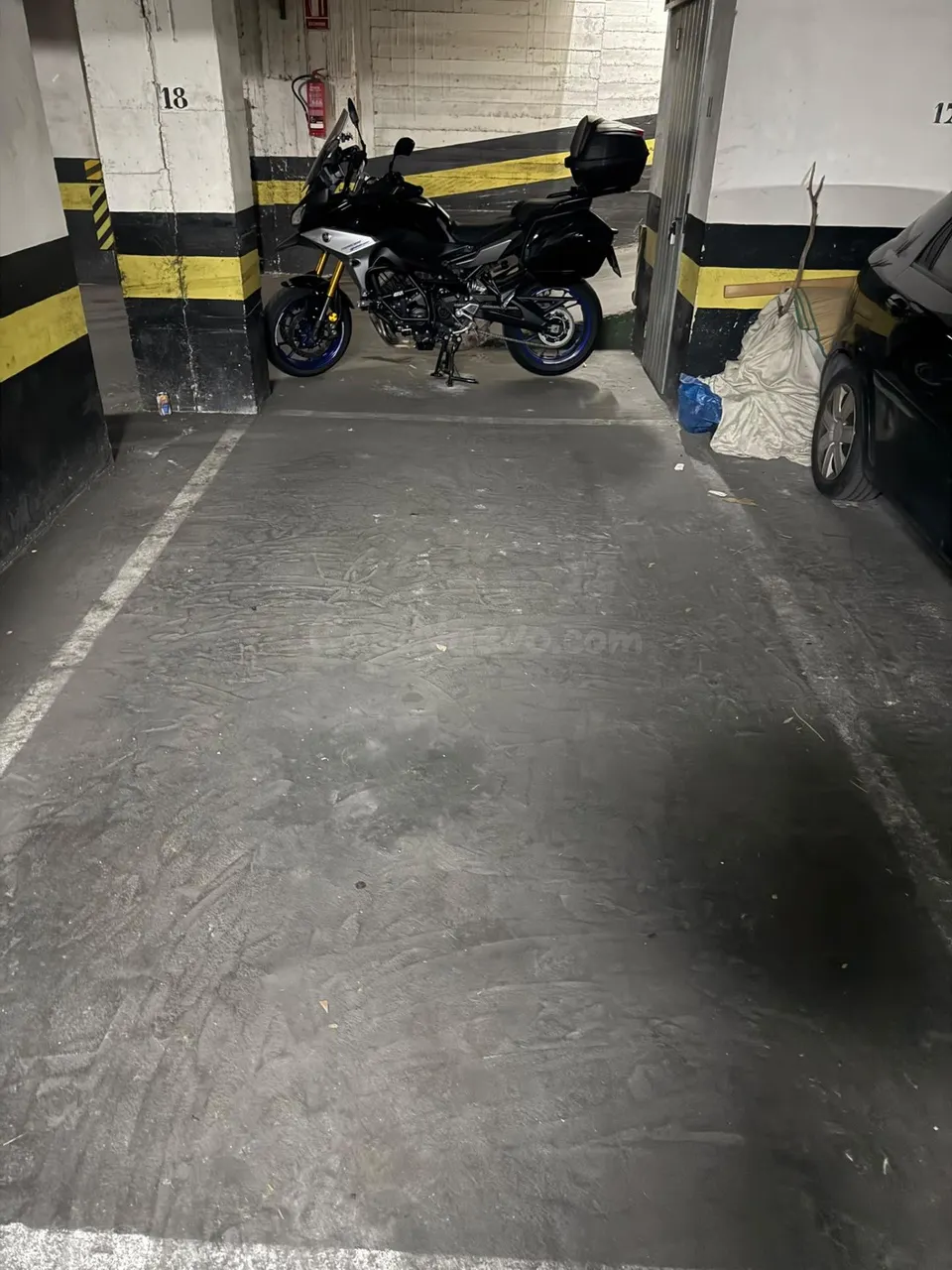 ¡Plaza de parking con espacio para moto y trastero en venta!