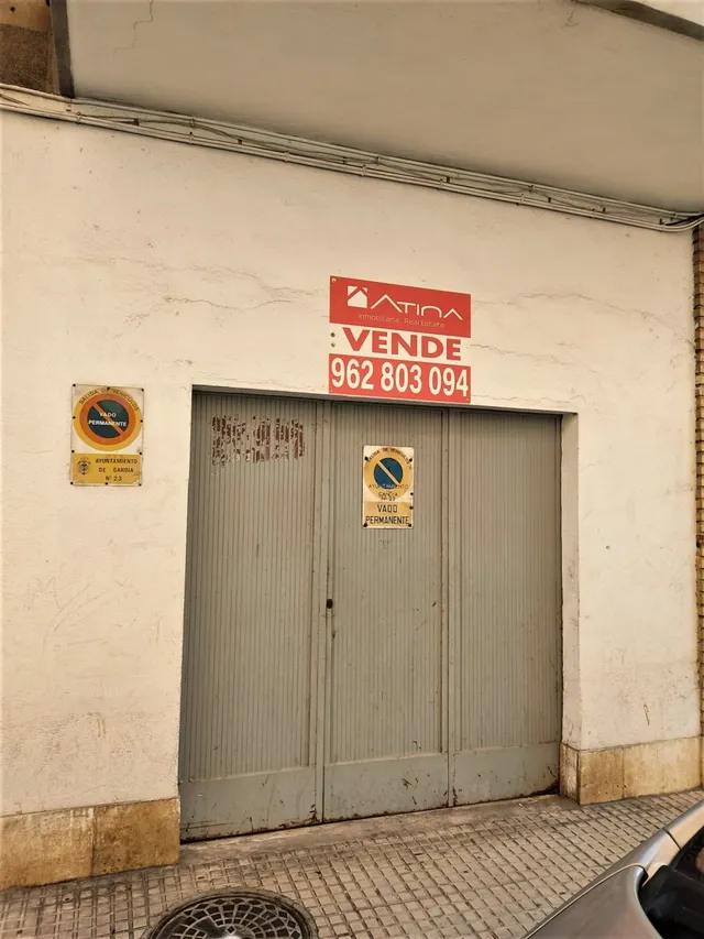 Local comercial situado en Gandia rodeado de colegios, zonas de paso parques.... — 2