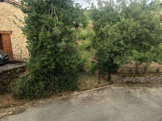 Conjunto Inmobiliario con Caserío tradicional y terreno. — 24
