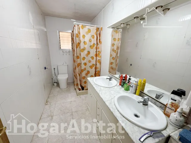 Chalet en residencial con  garaje y terraza, todo amueblado — 21