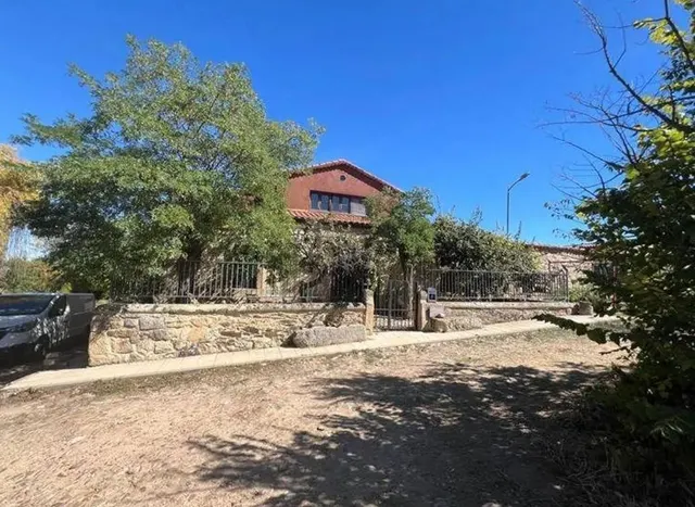 Urbis te ofrece una casa en venta en zona Santibáñez del Río - foto 4