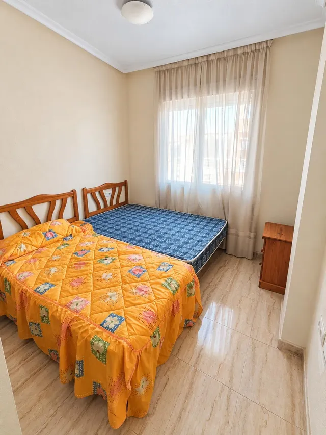 GRAN APARTAMENTO EN TORREVIEJA: 2 HAB, 1 BAÑO - foto 2