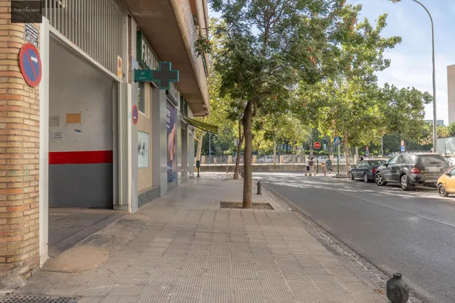 Plaza de garaje cerrado con estanterías en parque Genil cerca de Hospital La Inmaculada — 26