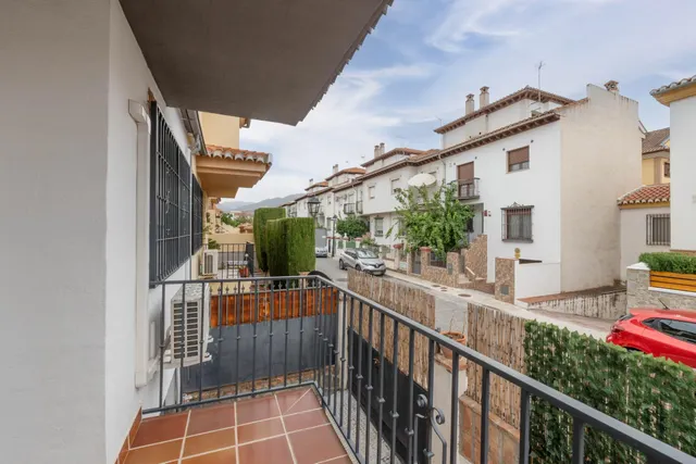 Encantadora Casa Reformada en Ogijares con Vistas y Espacios para Disfrutar — 32