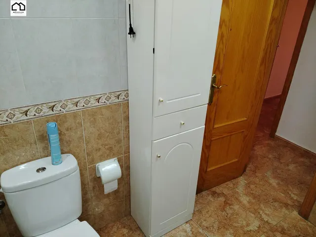 ¡Descubre esta amplia, luminosa y cuidada vivienda de 75 m2, en una de las zonas con más servicios y posibilidades de Torrevieja! — 23