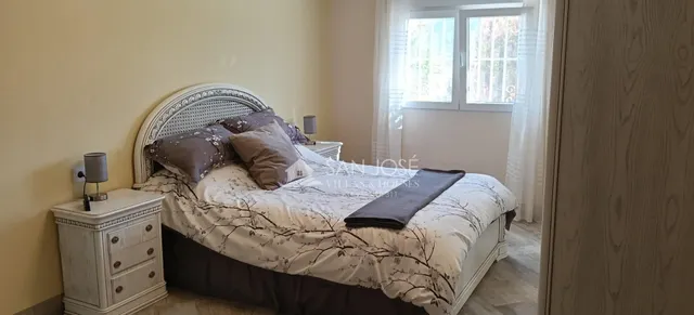 SE VENDE CHALET CON PISCINA EN BUEN ESTADO EN ASPE — 48