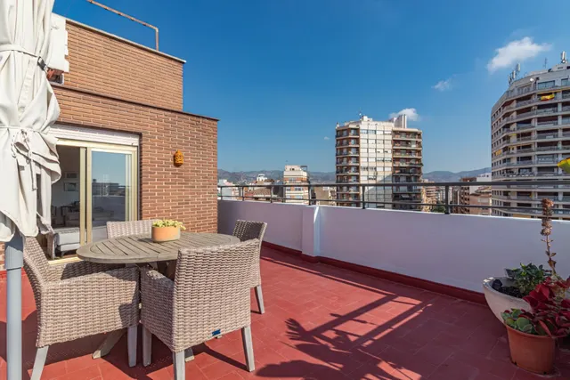 ÁTICO CON TERRAZA DE TRES DORMITORIOS EN PLAZA Mª AGUSTINA D