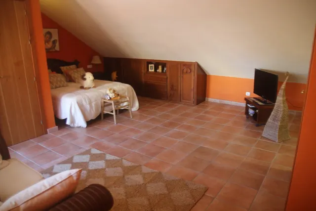 se vende casa adosada en el centro a tan solo 150 metros de la playa — 35