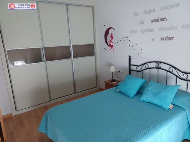 Apartamento amueblado de un dormitorio con calefacción por gas, aire acondicionado en habitación y salón, PLAZA DE GARAJE y trastero. Ubicado junto a Plaza del Arenal. — 9