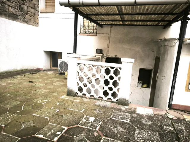 Amplia Casa con Patio y Potencial de Edificación en Sallent, - foto 3