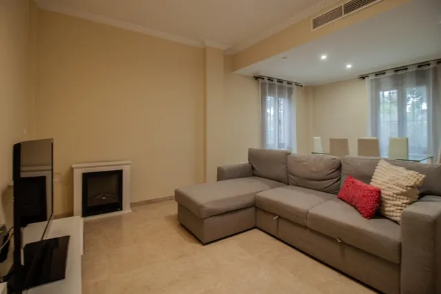¡Tu nuevo hogar en Bormujos! Magnífico chalet en alquiler con patio. — 15