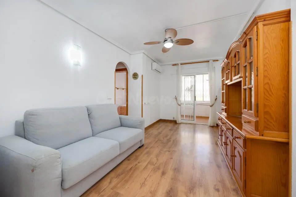 Apartamento 2 dormitorios con parking y piscina comunitaria en Torrevieja