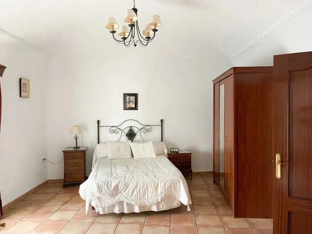 Imponente edificio histórico de 810 m2 con gran patio en casco histórico de Arroyo de San Serván — 11