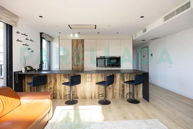 Precioso Ático de obra seminueva  con 2 plazas de aparcamiento y 2 trasteros incluidos — 2