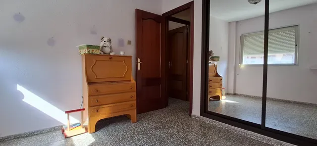 AMPLIA VIVIENDA DE 4 DORMITORIOS Y 2 BAÑOS. MEJOR PRECIO DE ZONA — 31