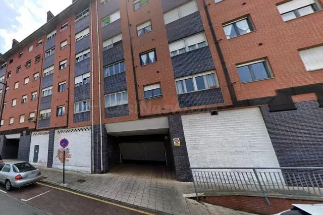 SE VENDE piso OKUPA en C Dr Antonio Bascaran Asuns 3 de Ovie - foto 2