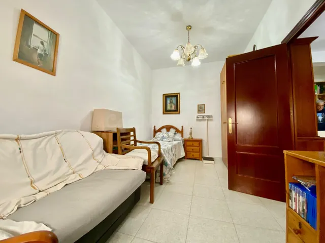 Vivienda amplia con patio-jardín, 5 habitaciones y trastero — 17
