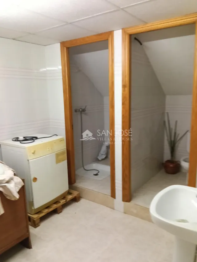 Se vende local comercial con sotano preparado para supermercado en buena zona de Aspe — 38