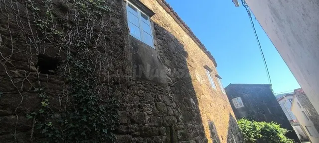 Casa de piedra con potencial a precio increíble — 6