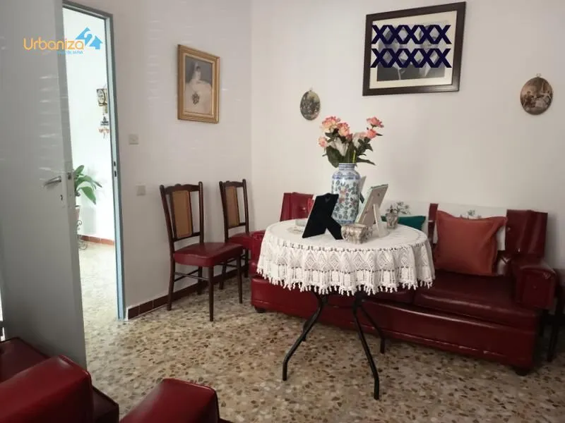 Casa Independiente en Zona de la Estación con Terraza y Patio
