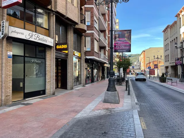 SE ALQUILA LOCAL EN CALLE ANCHA — 13