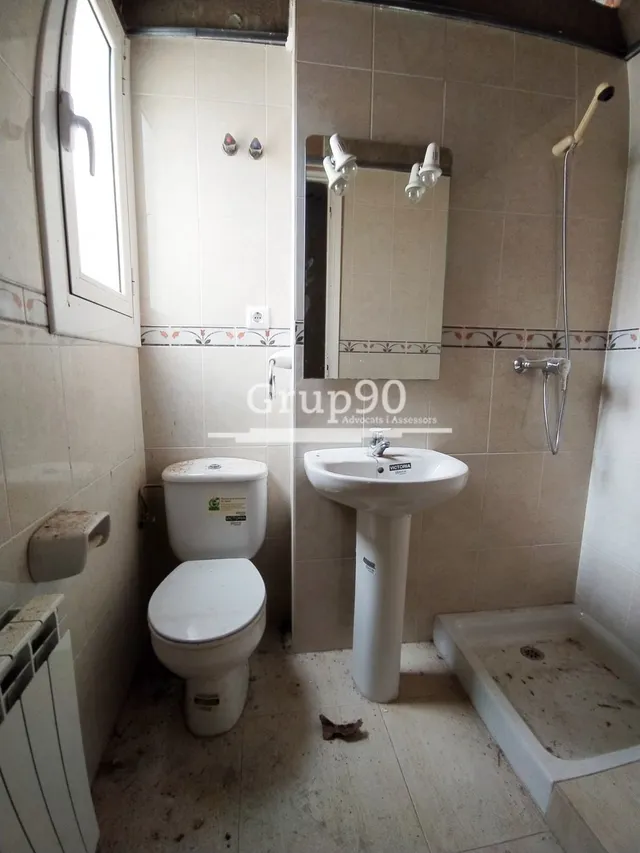 ATENCIÓN INVERSORES!! EDIFICIO EN EL  EIX COMERCIAL — 18