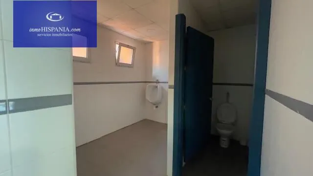Se vende o alquila local totalmente diafano en Zona Franca — 14