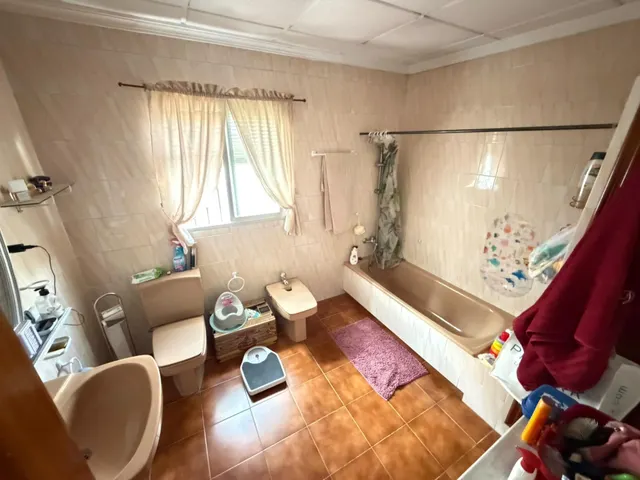 Amplia Casa en Alameda, Andalucía - Ideal para Entrar a Vivir — 28