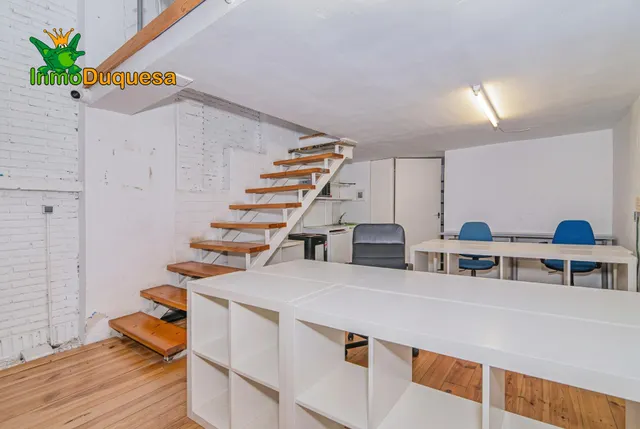 Local comercial de 87 m2 junto a calle Obispo Hurtado. Con doble altura. — 15