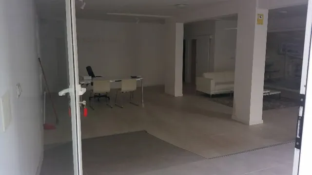 EN VENTA LOCAL COMERCIAL EN LOS CRISTIANOS — 2