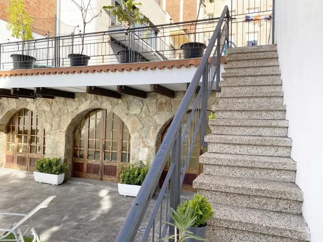 Chalet adosado en venta en Calle de Regàs — 47