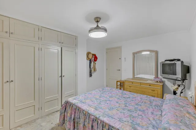 Planta baja de tres dormitorios con gran patio a 150 metros de la playa de La Mata — 12