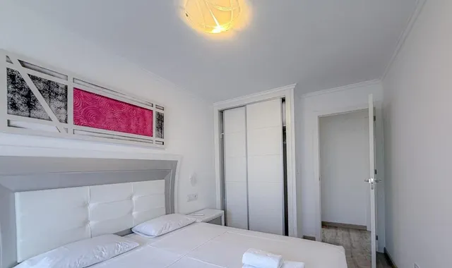 Ático reformado con vistas al mar, enorme terraza y piscina a 50 m de la playa en Torrevieja — 22
