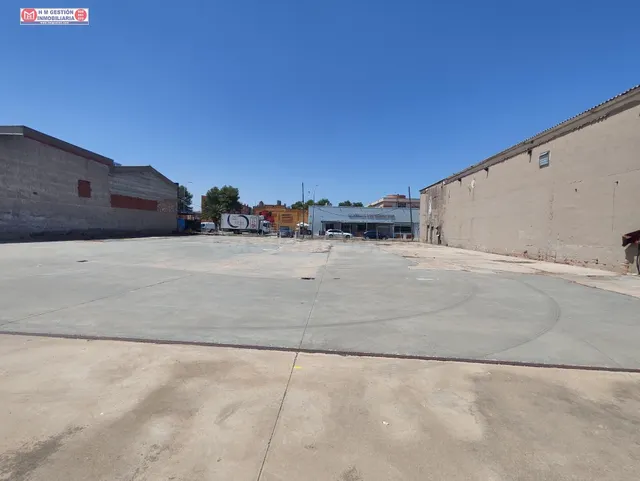 Amplia Nave Industrial sobre parcela de 2.500 metros en Alqu - foto 3