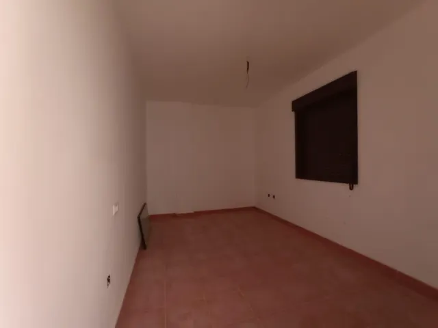 Edifico de 38 apartamentos, 3 locales y 38 garajes — 6