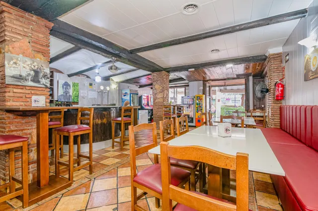 Bar en funcionamiento con local en propiedad, terraza y negocio completo en Atarfe — 13