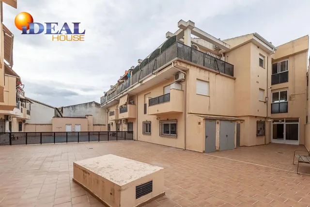 Piso en urbanización con piscina en Las Gabias — 24
