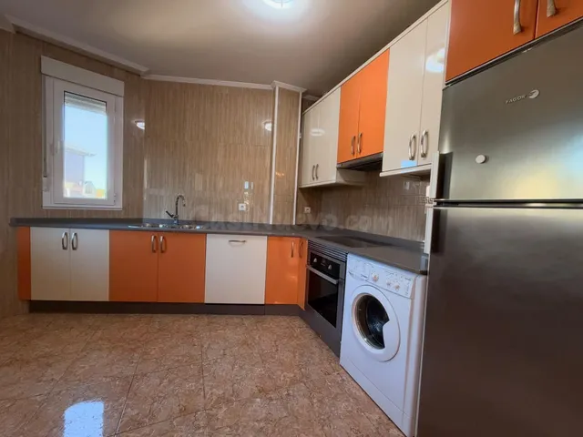 VENTA: Amplio Chalet en la Exclusiva Zona de Compostilla. — 2
