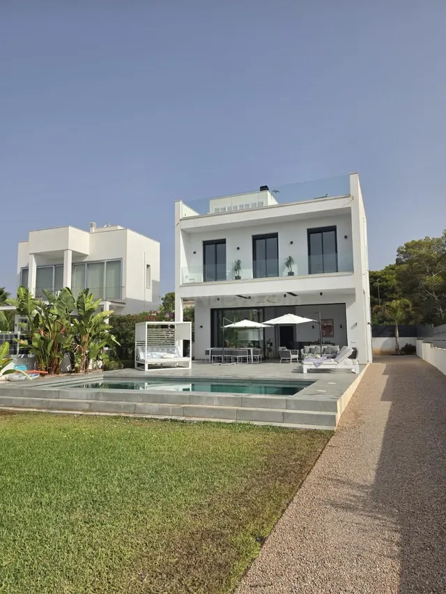 Villa moderna con piscina privada y vistas al mar en Vallgor - foto 2