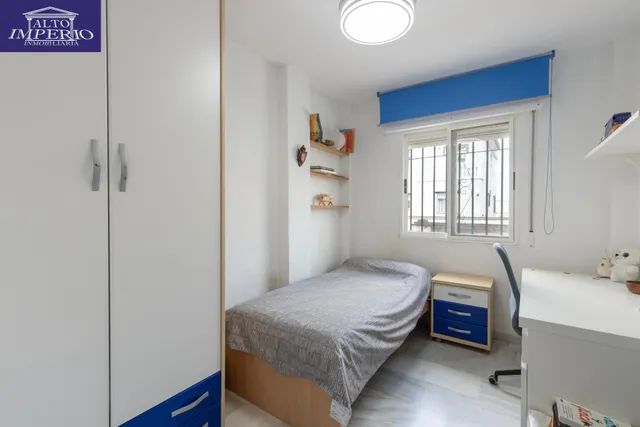 Casa independiente con piscina en La Zubia. — 12